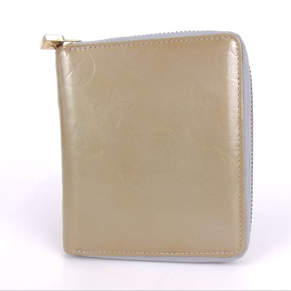 Louis Vuitton Handbags - AUTH Louis Vuitton LV Vernis Wallet Card Holder Gold